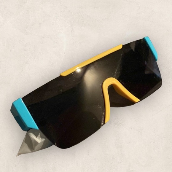 New Yellow & Blue Burberry Sunglasses with case - Picture 5 of 7